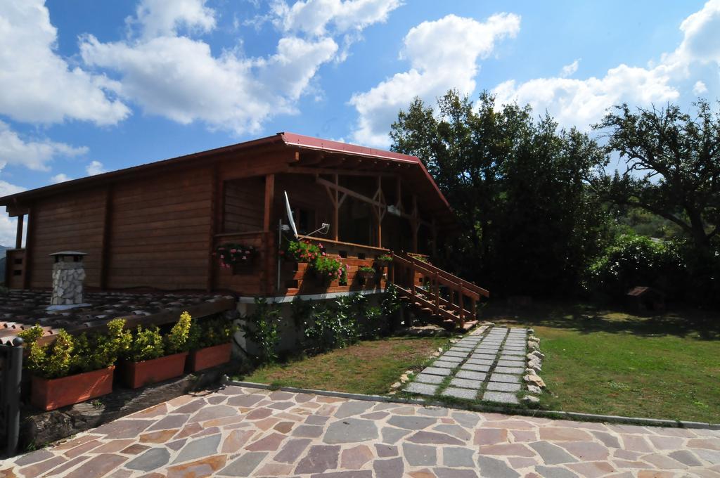 Saracinesco Chalet Dei Parchi Bed & Breakfast エクステリア 写真
