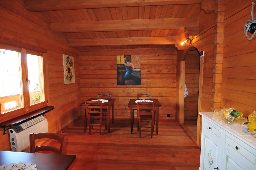 Saracinesco Chalet Dei Parchi Bed & Breakfast エクステリア 写真