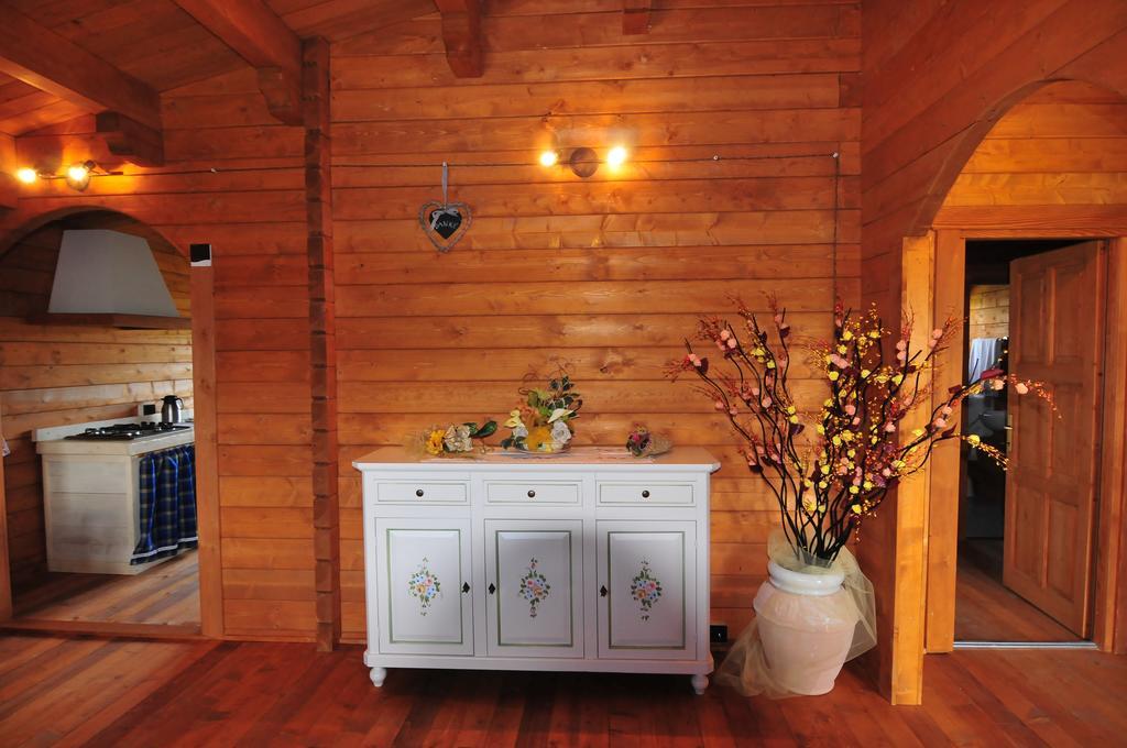 Saracinesco Chalet Dei Parchi Bed & Breakfast エクステリア 写真
