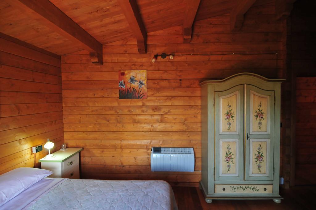 Saracinesco Chalet Dei Parchi Bed & Breakfast 部屋 写真