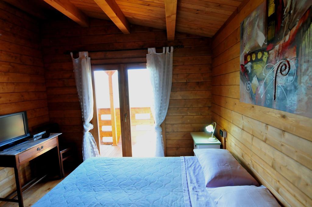 Saracinesco Chalet Dei Parchi Bed & Breakfast 部屋 写真