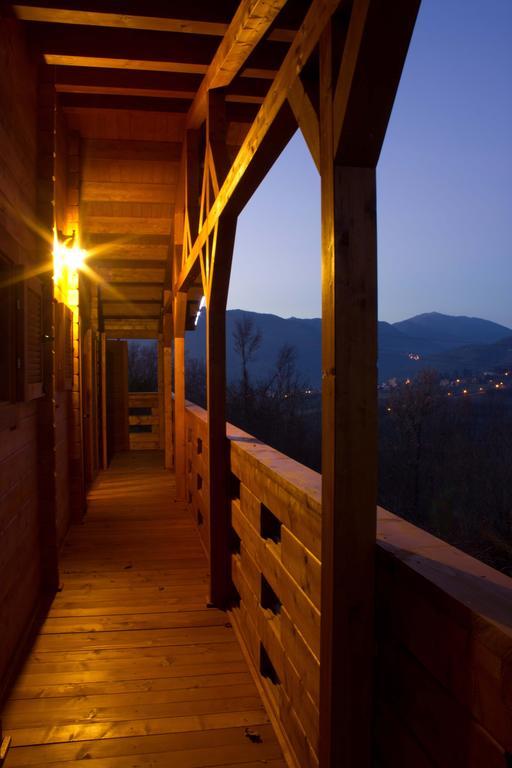 Saracinesco Chalet Dei Parchi Bed & Breakfast エクステリア 写真