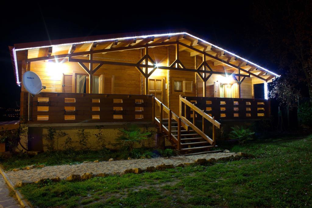 Saracinesco Chalet Dei Parchi Bed & Breakfast エクステリア 写真