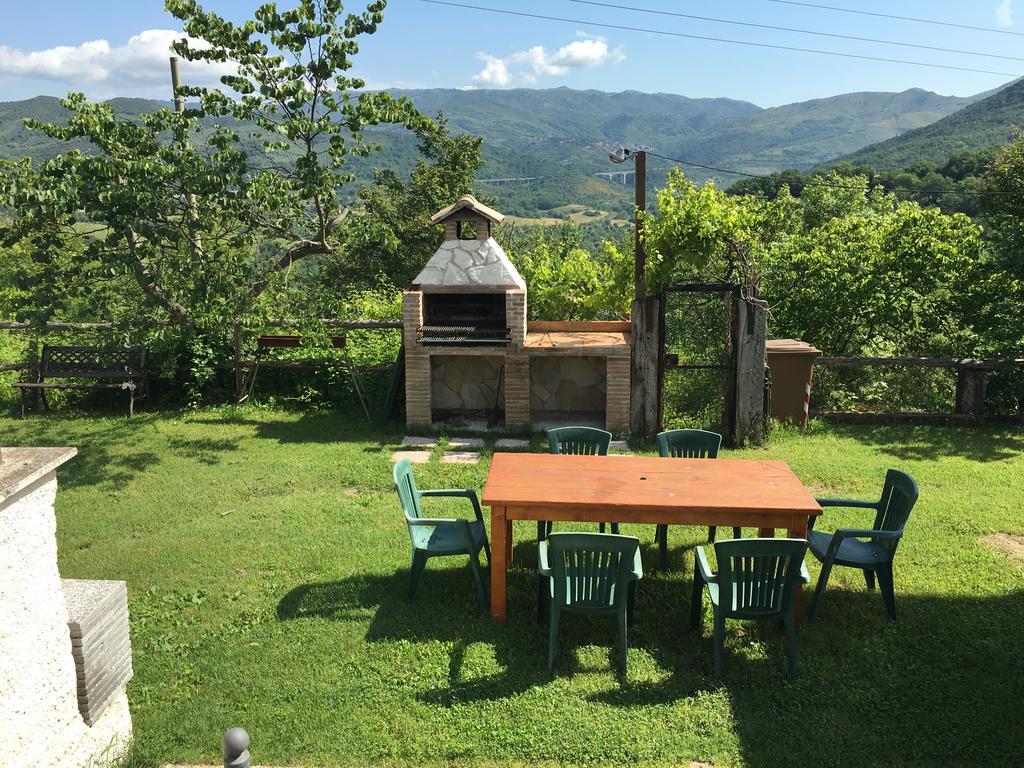 Saracinesco Chalet Dei Parchi Bed & Breakfast エクステリア 写真